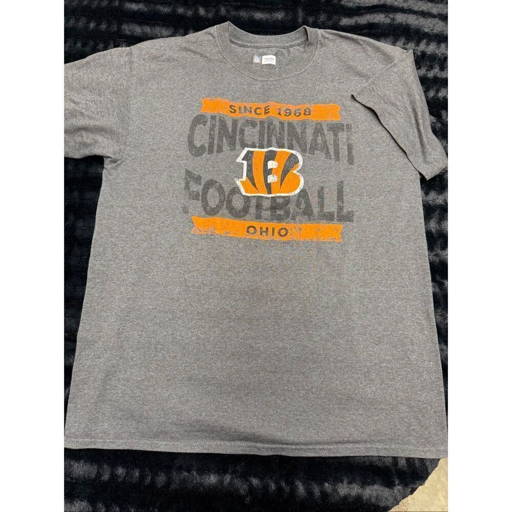 Gray and Orange Cincinnati Bengals Men’s Large t-shirt #NFL #Bengals